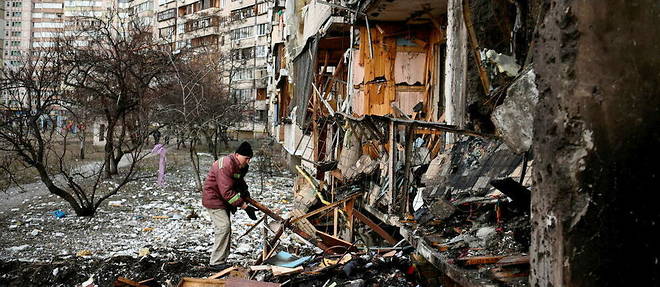 Une ville ukrainienne marquee par les bombardements russes.
