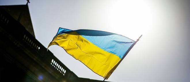 Le drapeau ukrainien hisse devant plusieurs mairies en France