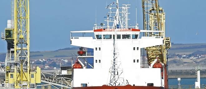 Sanctions europeennes: un bateau russe intercepte dans la Manche