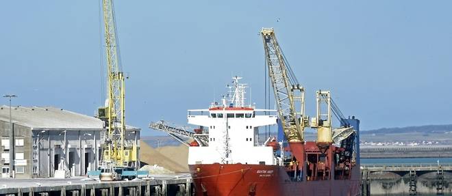 Guerre en Ukraine: la France intercepte un bateau de commerce russe dans la Manche