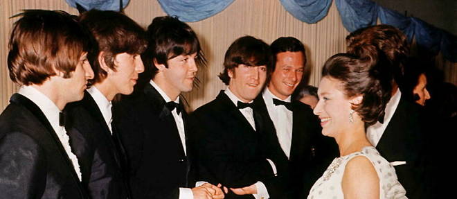La princesse Margaret avec les Beatles, Ringo Starr, George Harrison, Paul McCartney et John Lennon le 29 juillet 1965, a Londres.
