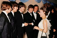 La princesse Margaret avec les Beatles, Ringo Starr, George Harrison, Paul McCartney et John Lennon le 29 juillet 1965, à Londres.
