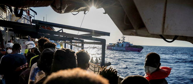 Migrants secourus au large de la Libye, le 29 août 2020.

