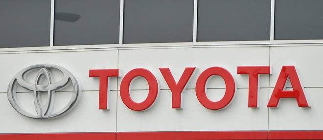 Toyota suspend sa production au Japon.
