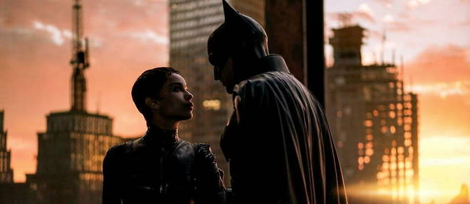 Selina Kyle alias Catwoman (Zoe Kravitz) et Bruce Wayne alias Batman (Robert Pattinson) dans The Batman.
