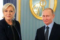 Marine Le Pen avec Vladimir Poutine&nbsp;: le tract qui tombe mal