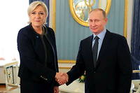 Marine Le Pen avec Vladimir Poutine&nbsp;: le tract qui tombe mal