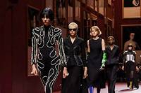 Au programme de cette nouvelle semaine de la mode : quelque  82 défilés et présentations physiques. Ici, le final de la collection automne-hiver 2022 signée Maria Grazia Chiuri pour Dior.
