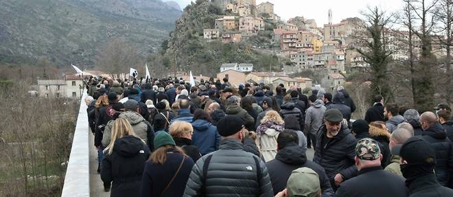 Colonna: des milliers de manifestants en Corse, l'agresseur mis en examen