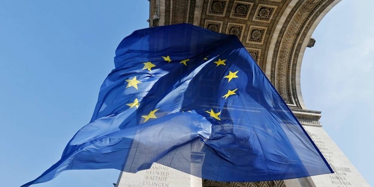 Sommet de Versailles. Le drapeau européen de nouveau sous l'Arc de