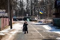 Des couloirs humanitaires vers la Russie dont les chars sont aux portes de Kiev