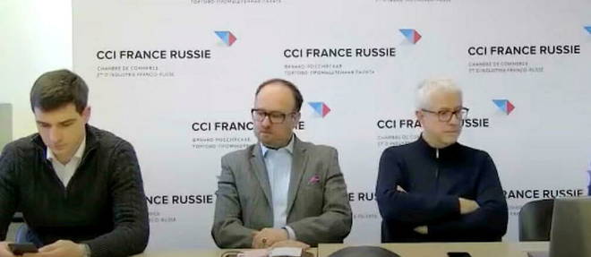 De gauche a droite : Igor Delanoe, directeur adjoint de l'Observatoire franco-russe de la CCI, Arnaud Dubien, directeur de l'Observatoire, et Emmanuel Quidet, president de la CCI France-Russie, lors du point sur l'actualite du 27 fevrier.
