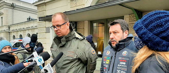 Matteo Salvini in Poland on March 8, 2022 near the mayor of Przemysl, who took him to task over his support for Vladimir Putin.