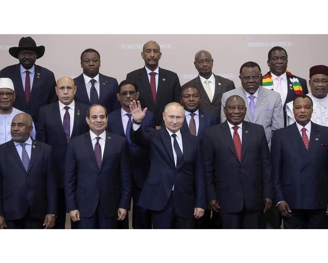 Vladimir Poutine accueille de nombreux dirigeants de pays africains au Forum économique Russie-Afrique à Sotchi, le 24 octobre 2019. © Sergei Chirikov/Pool/AFP