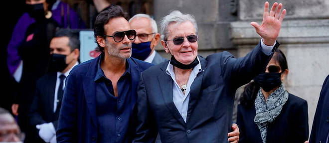 Anthony et Alain Delon, lors des obseques de Jean-Paul Belmondo, le 10 septembre 2021.
