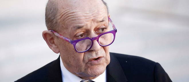 Minister Jean-Yves Le Drian, here at the Elysee Palace on February 28, 2022, tested positive for Covid-19.