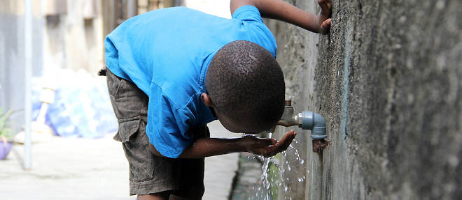 Au Nigeria, pays le plus peuple d'Afrique, pres d'un enfant sur trois manque d'eau pour couvrir ses besoins journaliers, selon l'Unicef. 

