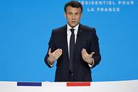 Pr&eacute;sidentielle: le candidat Macron promet baisses d'imp&ocirc;ts et plein emploi