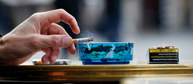 Plus de 400 tonnes de cigarettes de contrebande ont ete saisies en 2021.
