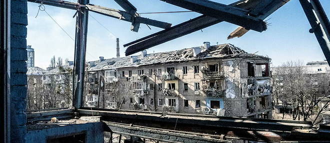 A Podilsky, dans la banlieue residentielle de Kiev, apres un bombardement, le 18 mars 2022.  
