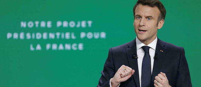 Emmanuel Macron, president-candidat a sa propre succession, lors de sa conference de presse du 17 mars, a Aubervilliers. 
