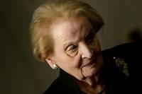 Madeleine Albright, r&eacute;fugi&eacute;e polyglotte et premi&egrave;re femme &agrave; diriger la diplomatie am&eacute;ricaine