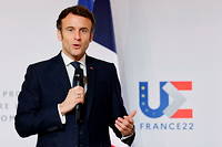 Emmanuel Macron intègre dans son programme électoral le renforcement de la défense des droits d’auteur des artistes et de ceux de la presse, appelés droits voisins. 

