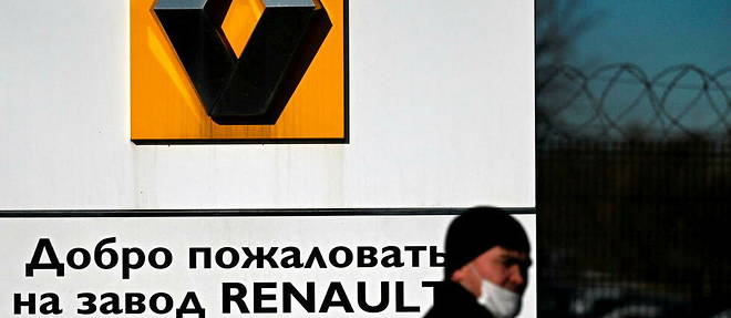 Renault a emis un avertissement sur ses resultats financiers car la Russie contribue largement a son chiffre d'affaires et a ses benefices.
