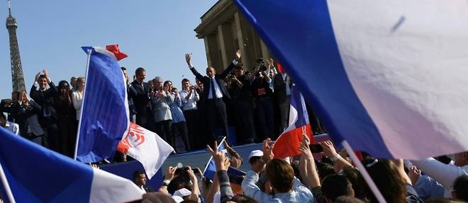 Zemmour accuse d'avoir laisse scander "Macron assassin" condamne les propos de la foule