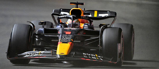 Max Verstappen a remporte  le deuxieme Grand Prix de la saison en Arabie saoudite, devant les deux pilotes Ferrari, Charles Leclerc et Carlos Sainz Jr.
