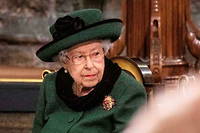 Mission accomplie pour Elizabeth II, qui r&eacute;appara&icirc;t en public