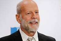 Si la famille de Bruce Willis n’a pas détaillé les causes de son aphasie, celles-ci peuvent être nombreuses. 
