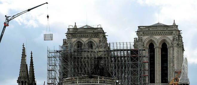 Monseigneur Patrick Chauvet, recteur de Notre-Dame de Paris, donne des nouvelles du chantier.
