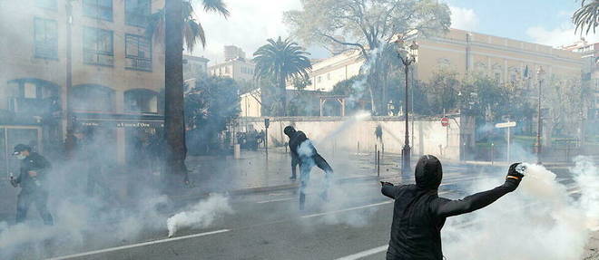 Dimanche 3 avril, un rassemblement a Ajaccio a ete entache par de violents affrontements.
