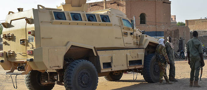 Au Mali, les questions subsistent apres l'operation menee la semaine derniere a Moura, dans le centre du pays, par les Famas, l'armee malienne et des militaires de Wagner. 
