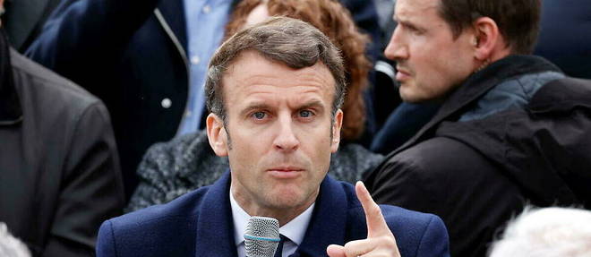 Sans la nommer, Emmanuel Macron a directement cible Marine Le Pen lors du dernier conseil des ministres avant le premier tour.  
