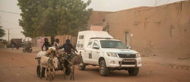 Au Mali, il y a encore enormement de questions apres l'operation menee la semaine derniere a Moura, dans le centre du pays. La mission onusienne au Mali, la Minusma, doit aussi mener son enquete.
