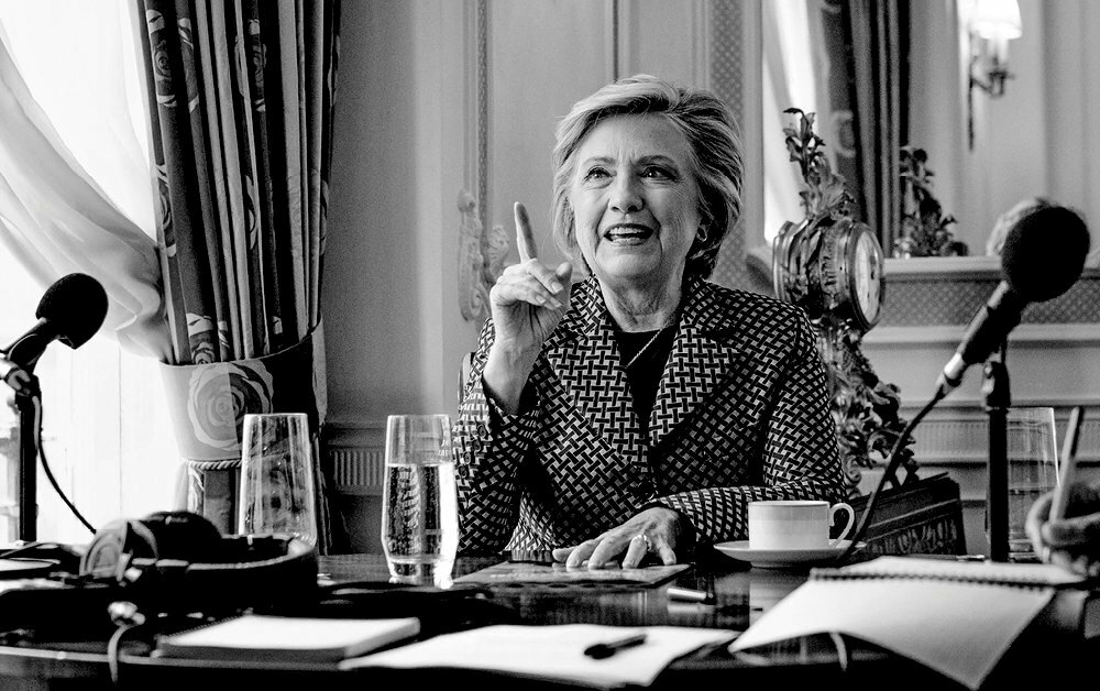 
        Suspense. Hillary Clinton, alias Ellen Adams dans << Etat de terreur >>, nous conduit dans les coulisses de la diplomatie americaine.