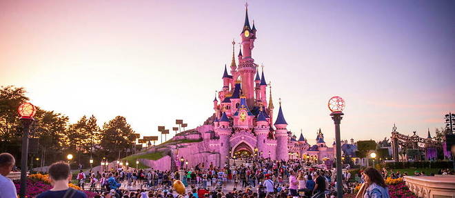 Avec 15 millions de visiteurs annuels, Disneyland Paris est devenu la premiere destination touristique en Europe.
