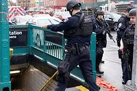 La police de New York lanc&eacute;e aux trousses d'un tireur du m&eacute;tro, qui a fait 23 bless&eacute;s