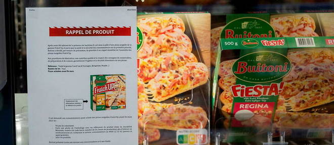 Des pizzas Buitoni, ici dans un supermarche de Clermont-Ferrand, ont ete rappelees par le fabricant le 1er avril.

