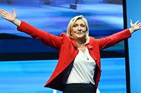 Pr&eacute;sidentielle: Le Pen en appelle aux &quot;patriotes&quot; de tous bords, Macron d&eacute;fend les &eacute;nergies renouvelables