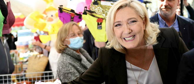Marine Le Pen pretend redonner du pouvoir au peuple.
