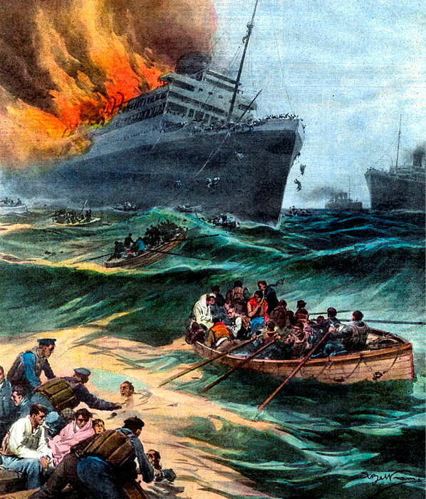 
        Desastre. Apres que le feu se fut declare, le << Georges Philippar >> fit naufrage au large d'Aden, en mai 1932.