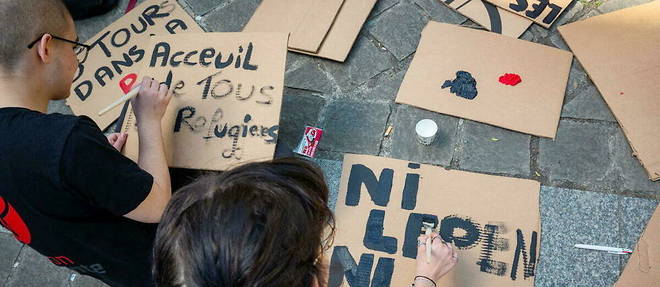 Rassemblement d'etudiants, le 16 avril, devant la Sorbonne pour denoncer le choix entre Macron et Le Pen au second tour de la presidentielle.
