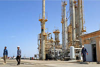 La Libye a déclaré l'état de force majeure dans plusieurs champs pétroliers après que des manifestants ont empêché des employés de travailler.
