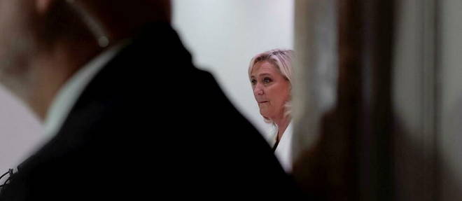 Jean Tirole, tres critique sur le programme economique de Marine Le Pen, a participe a la remise d'un rapport sur les trois grands defis economiques a venir a Emmanuel Macron : la lutte contre le rechauffement climatique, la reduction des inegalites et l'adaptation au vieillissement.
