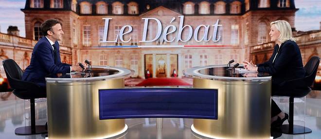 Lors du debat de l'entre-deux-tours, Emmanuel Macron a accuse Marine Le Pen de << dependre du pouvoir russe >> en raison de son pret contracte aupres d'une de ses banques. 
