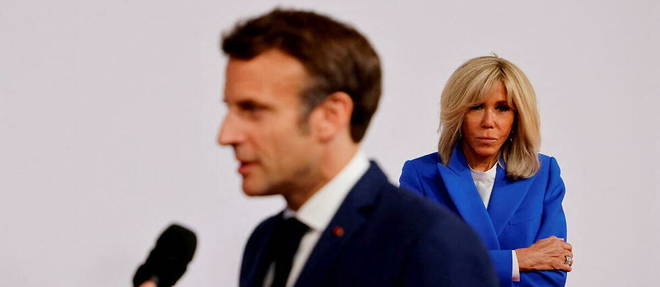 Brigitte Macron serre les dents mais affronte une violence qu'elle ne soupconnait pas.
