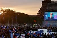 Devant la Tour Eiffel, la joie des partisans du pr&eacute;sident